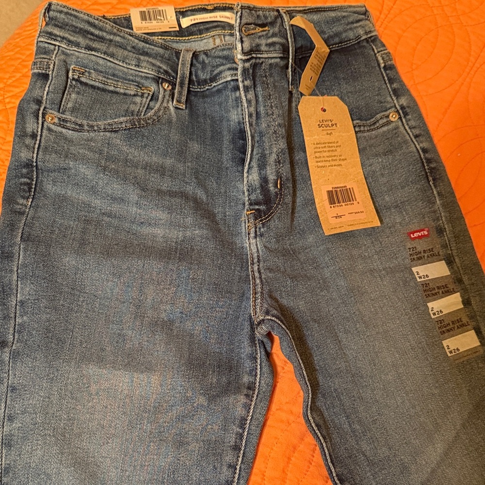 Levi's Women’s 721 High Rise Skinny Ankle
Size 2/26